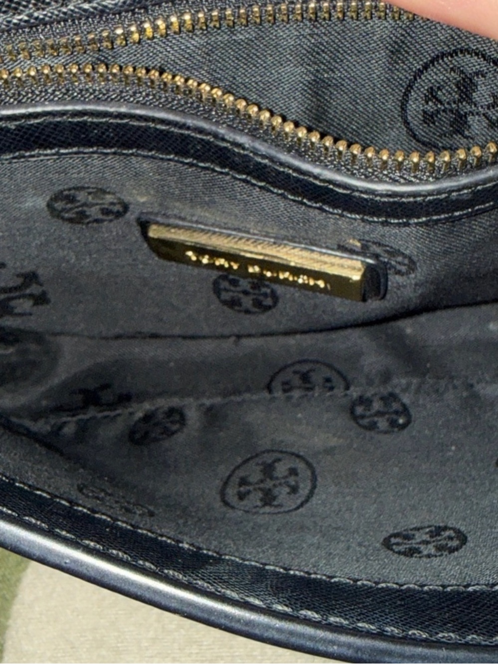 Tory Burch Black Leather Crossbody with Gold Emblem - Picture 7 of 11